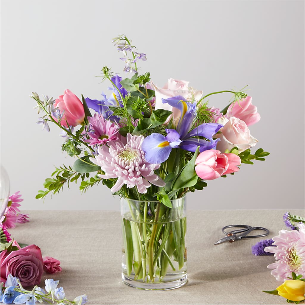 Spring Tradition - A Florist Original – Dalias Flowers, Cornelius NC