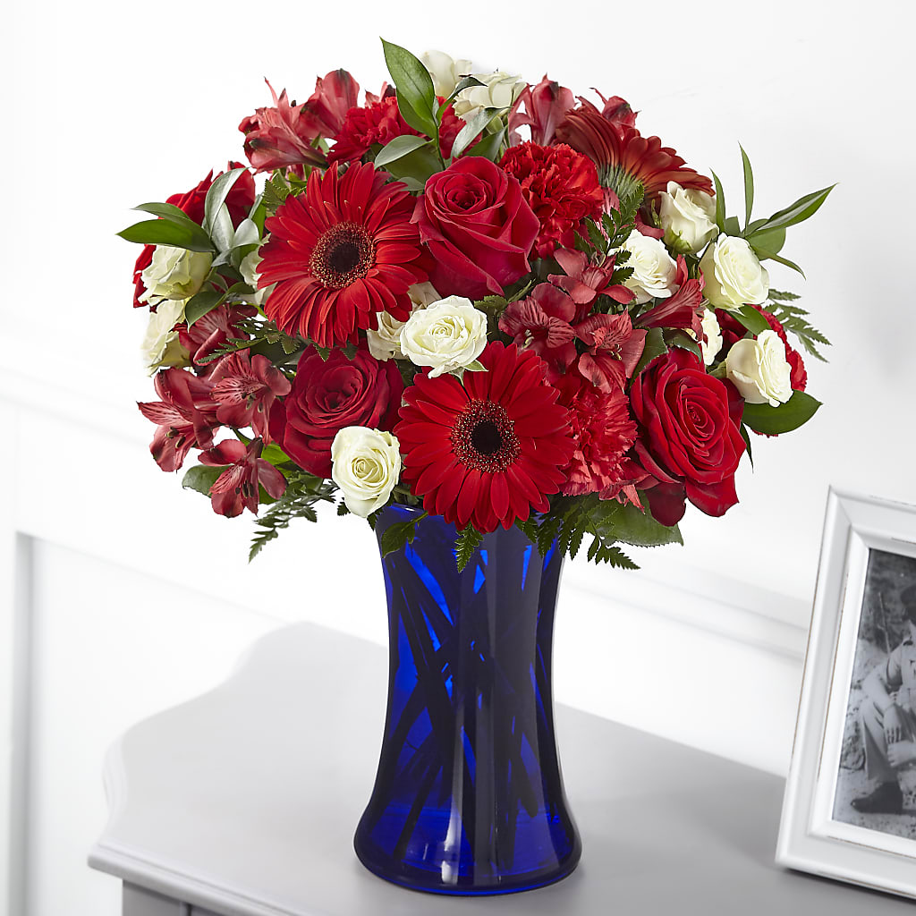 Hearts Embrace Bouquet – Dalias Flowers, Cornelius NC