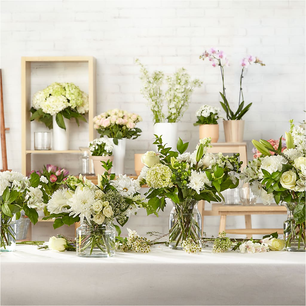Classic Ivory – A Florist Original – Dalias Flowers, Cornelius NC