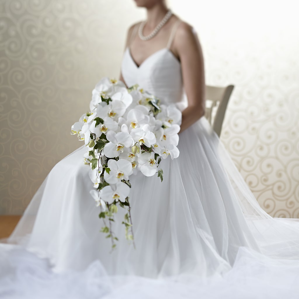 Classic White Bouquet – Dalias Flowers, Cornelius NC