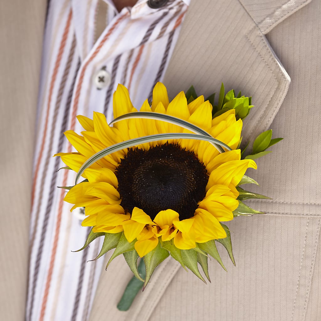 Free Spirit Boutonniere – Dalias Flowers, Cornelius NC