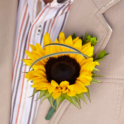 Free Spirit Boutonniere –  Dalias Flowers, Cornelius NC