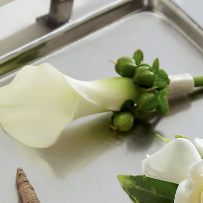 White Calla Boutonniere –  Dalias Flowers, Cornelius NC